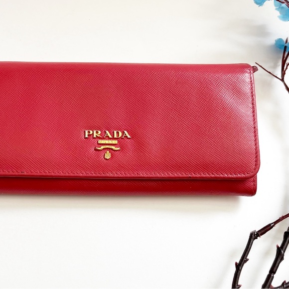 PRADA 🌟Saffiano Leather Wallet - Picture 8 of 16